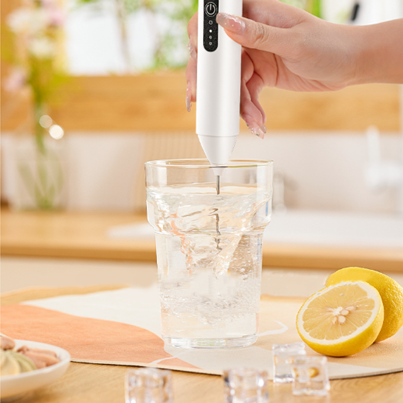 🥛⚡ACHETEZ 2, OBTENEZ 1 GRATUIT☕Mousseur Électrique pour Boissons – 3 Vitesses, USB & 400 mAh (Vert/Blanc/Noir, 22.5 cm)