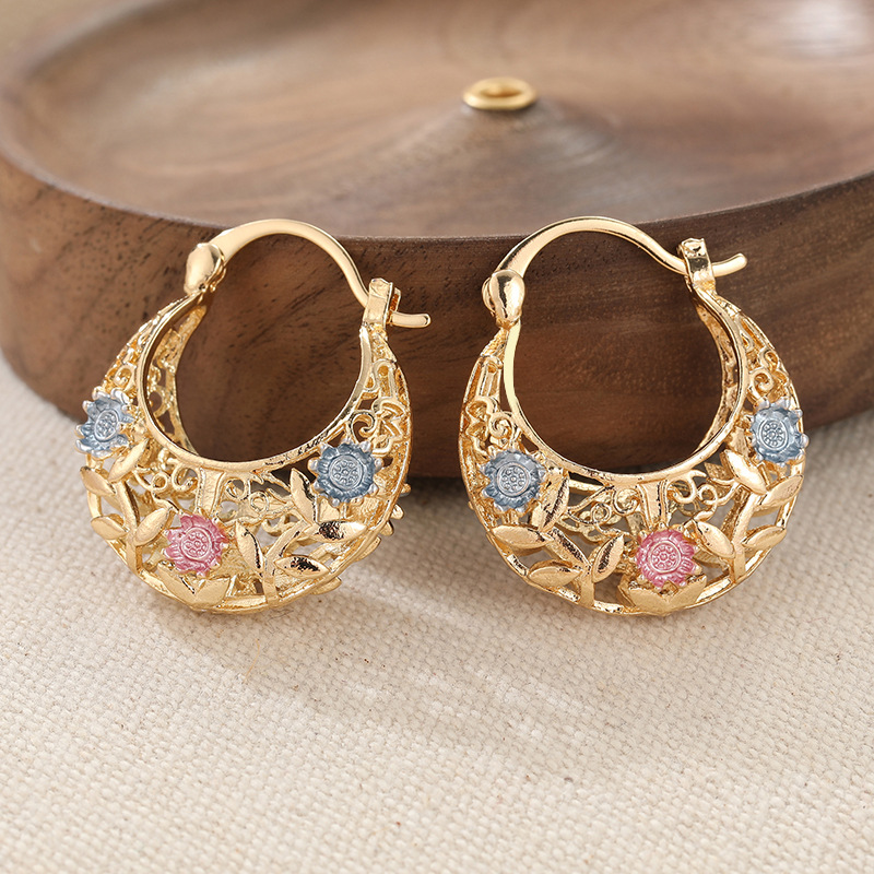💛 JETZT 50 % RABATT! 🌙 Vergoldete Halbmond-Creolen mit Emaille-Blumen – Zarter, blumiger Charme & perfekt für den eleganten Alltag oder als Geschenk 🌸