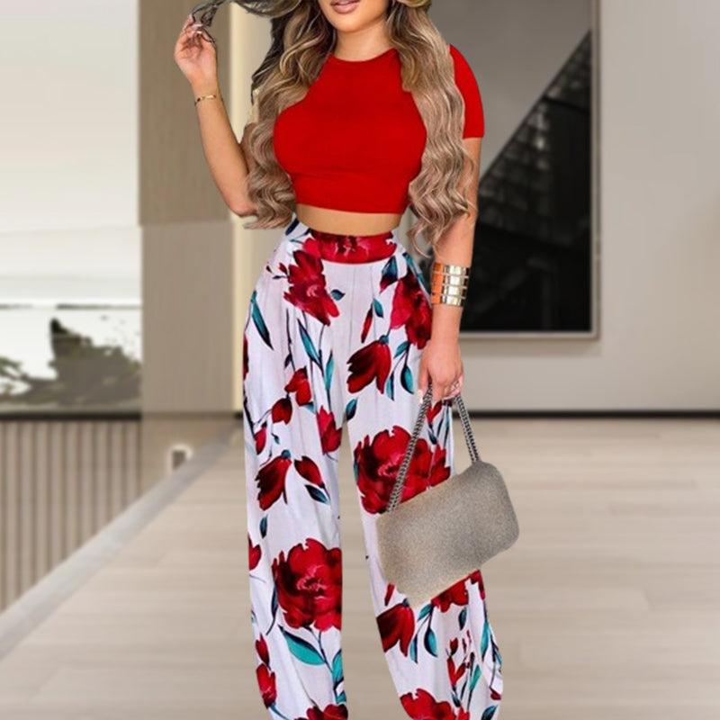 Zweiteiliges Set für Damen: figurbetontes Kurzarm-T-Shirt und lockere Hose